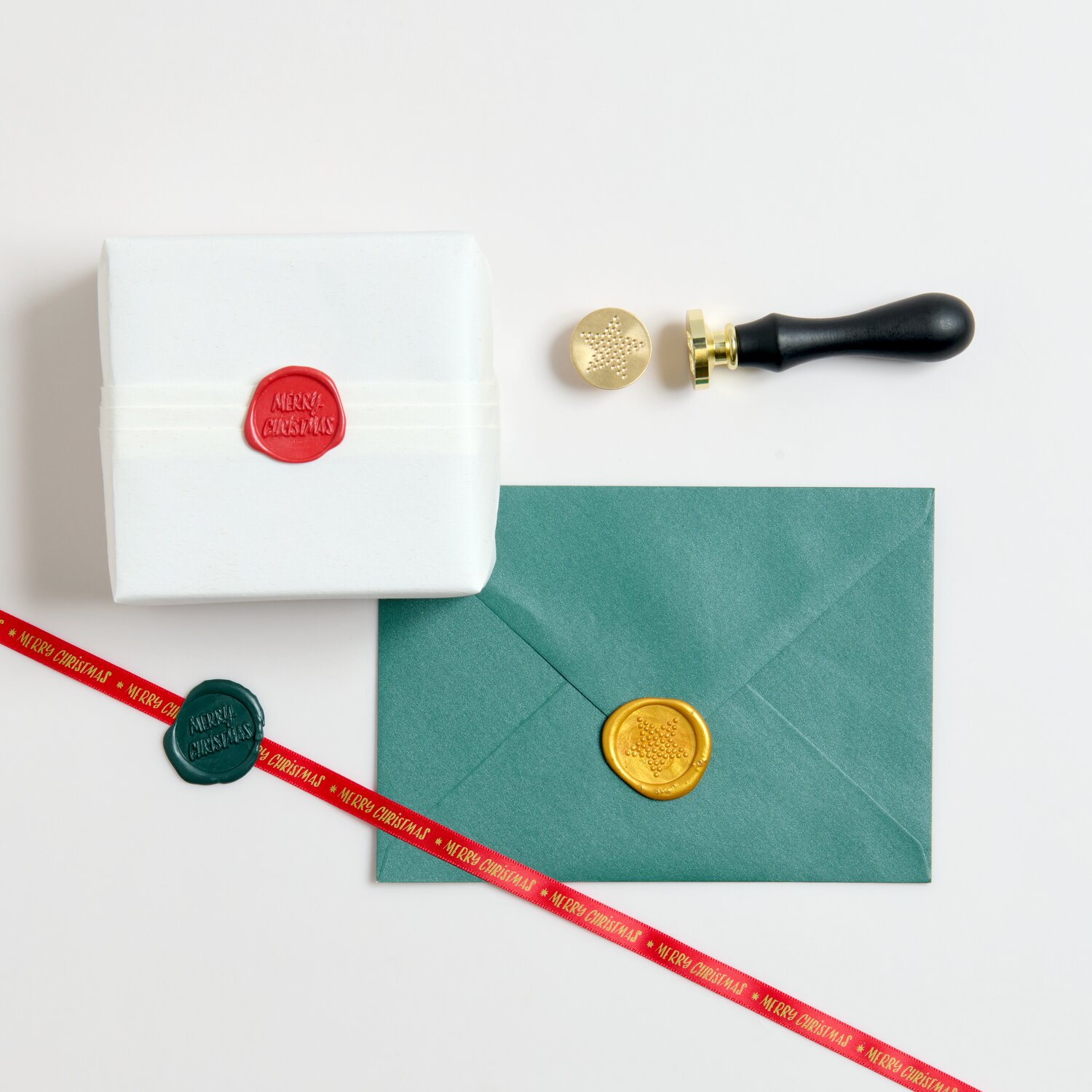 Paper Poetry Kartenset Spiegelkarton grün B6, 20-teilig, von Rico Design mit glänzendem Briefumschlag, Siegelwachs, Stempel und Geschenkband für edle Papeterie
