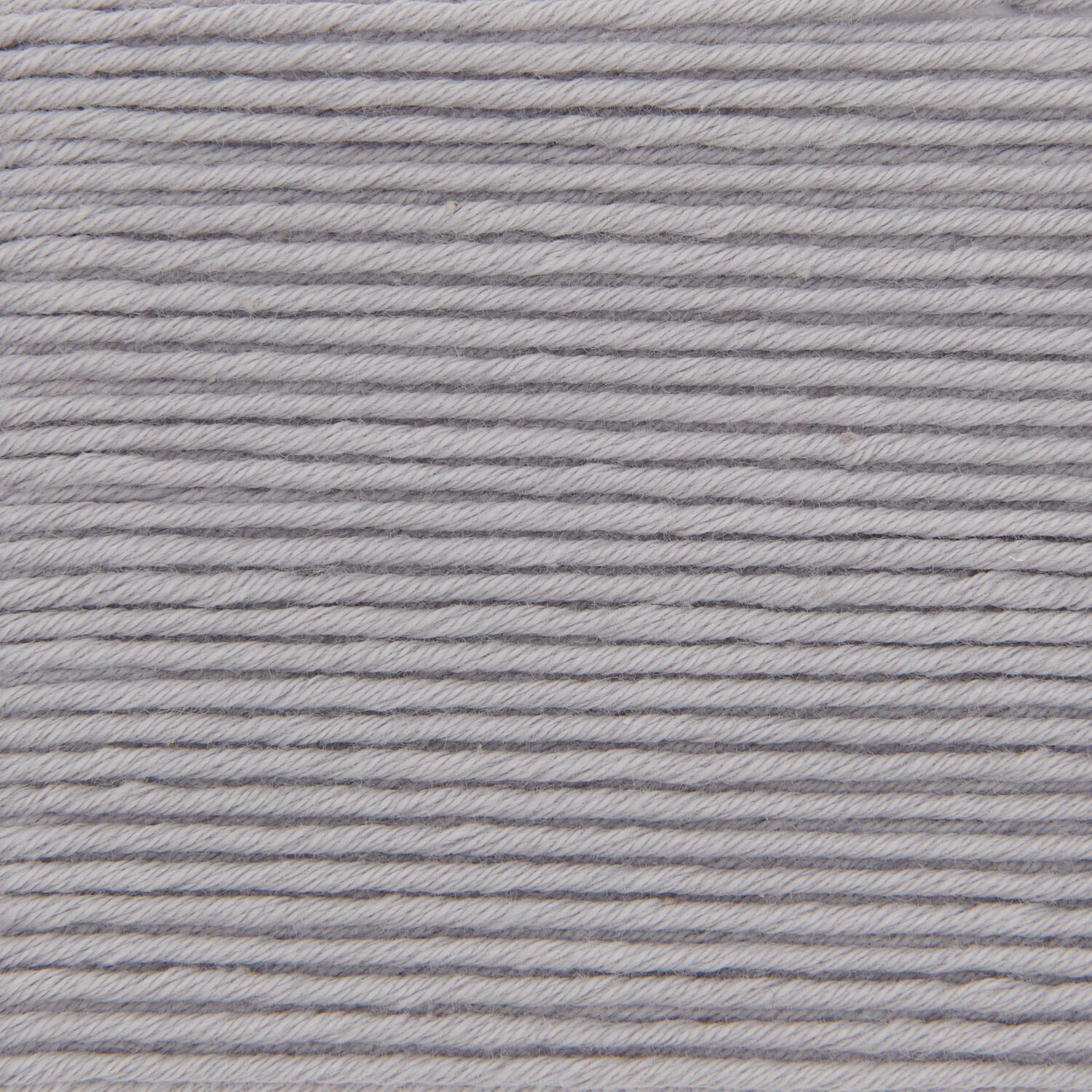 Essentials Organic Cotton aran in Lavendel von Rico Design, 50g Knäuel mit 90m Länge, ideal für Strickprojekte.