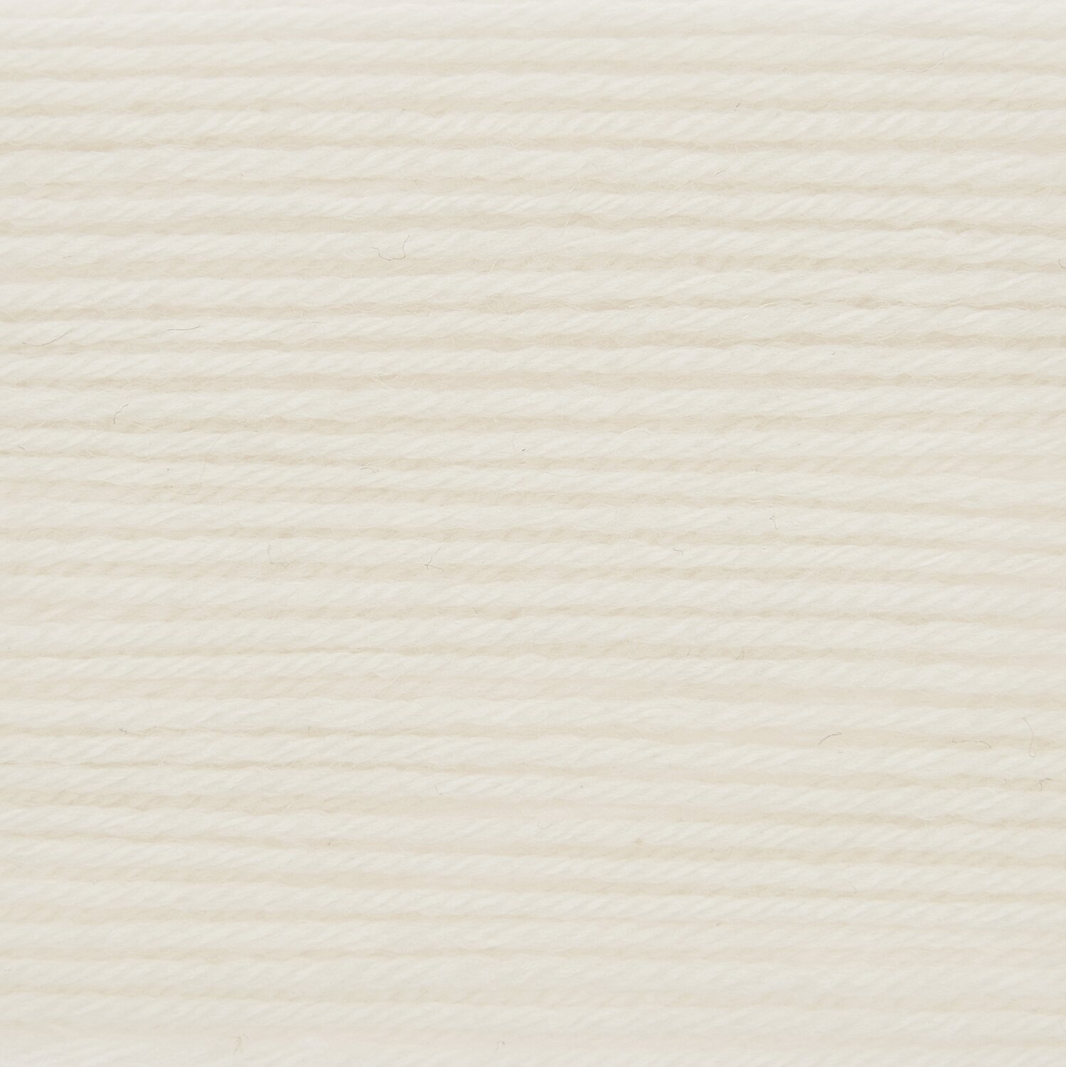 Wickelkarte des Garns Essentials Fine Fine Merino in der Farbe 001 Creme.