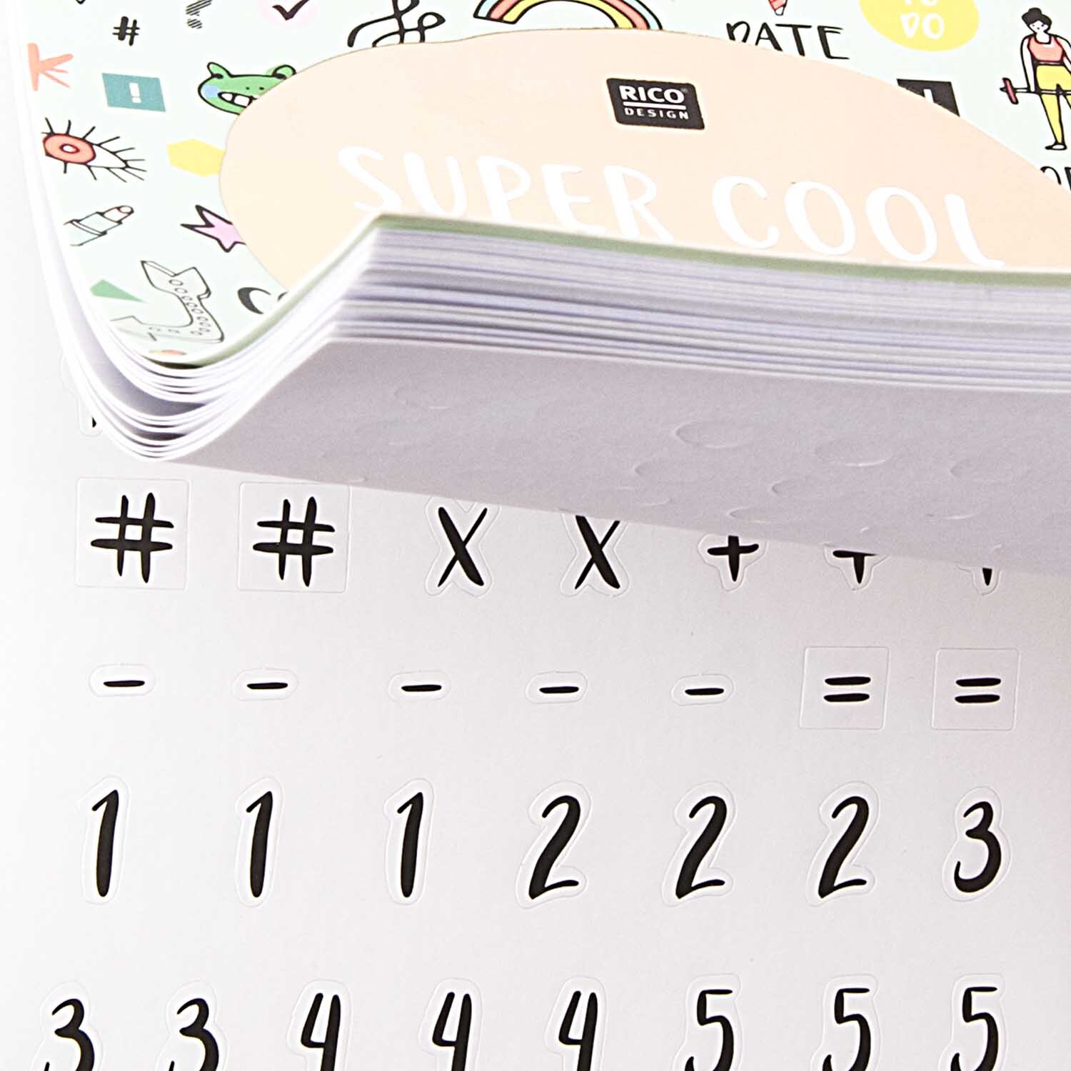 Paper Poetry Stickerbuch Wonderland mint mit 20 Blättern von Rico Design, zeigt Zahlen und Symbole.