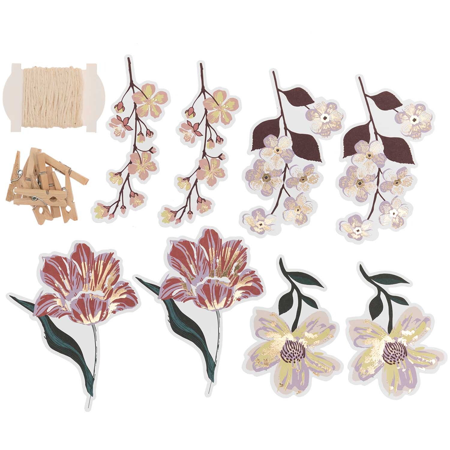 Paper Poetry Papieranhänger Blumen 8 Stück: Florale Papieranhänger mit Blumenmotiven, inklusive Kordel und Klammern, von Rico Design.