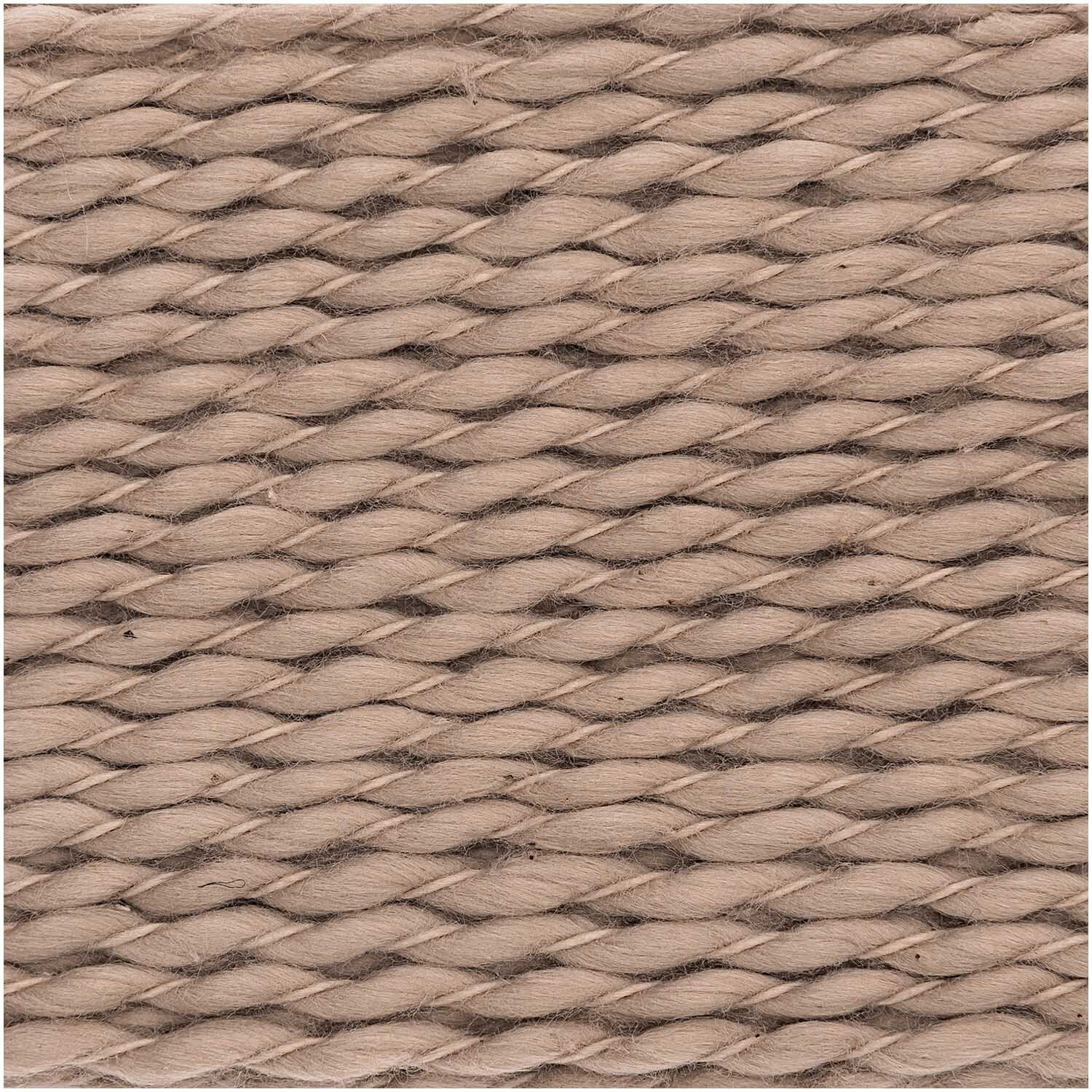 Creative So Cool + So Soft Cotton chunky von Rico Design in Puder, zeigt eine Nahaufnahme der weichen, strukturierten Baumwollfasern.