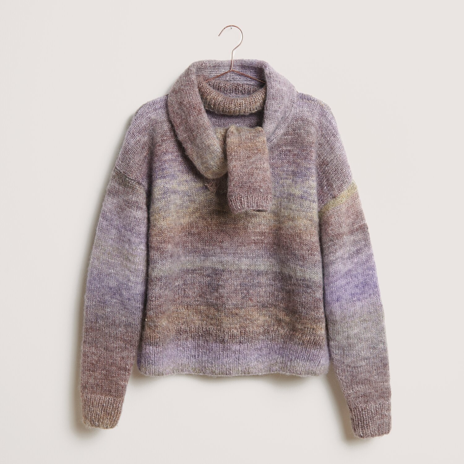 Gestrickter Pullover  mit Schalkragen, mehrfarbig