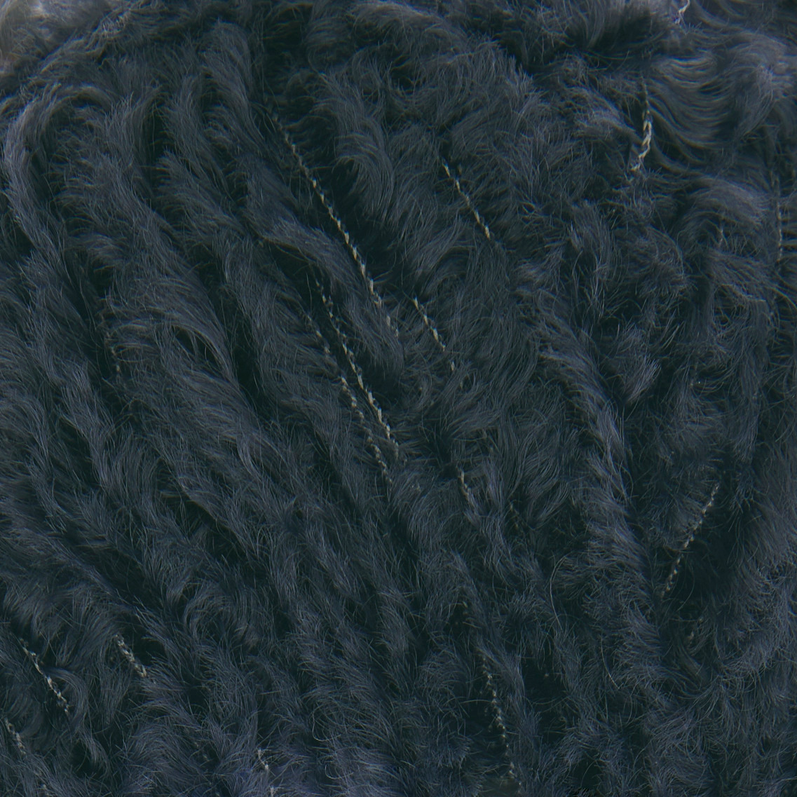 Creative Teddy: Flauschiges, dunkelblaues Garn von Rico Design, ideal für Strickprojekte.